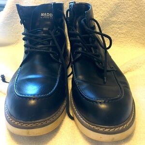 Steve Madden Sz 12 Ortholite black lace up Chukka boots. Synthetic leather.